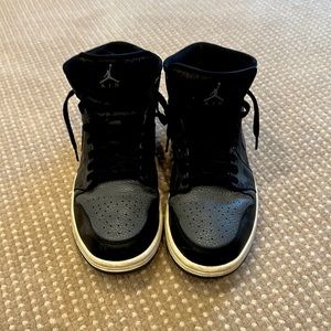 Nike Air Jordan 1 Mid Dark Grey